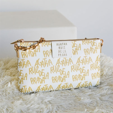arp-agata-ruiz-de-la-prada-bolso-plano-estampado-verano-blanco-y-dorado